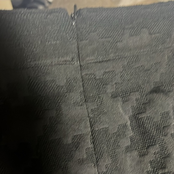 Black, houndstooth plaid pattern, pencil skirt - Picture 6 of 8